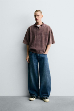 ZARA ПОЛО ИЗ РЕЛЬЕФНОЙ ТКАНИ С ЭФФЕКТОМ ПОТЕРТОСТИ, БАКЛАЖАННЫЙ