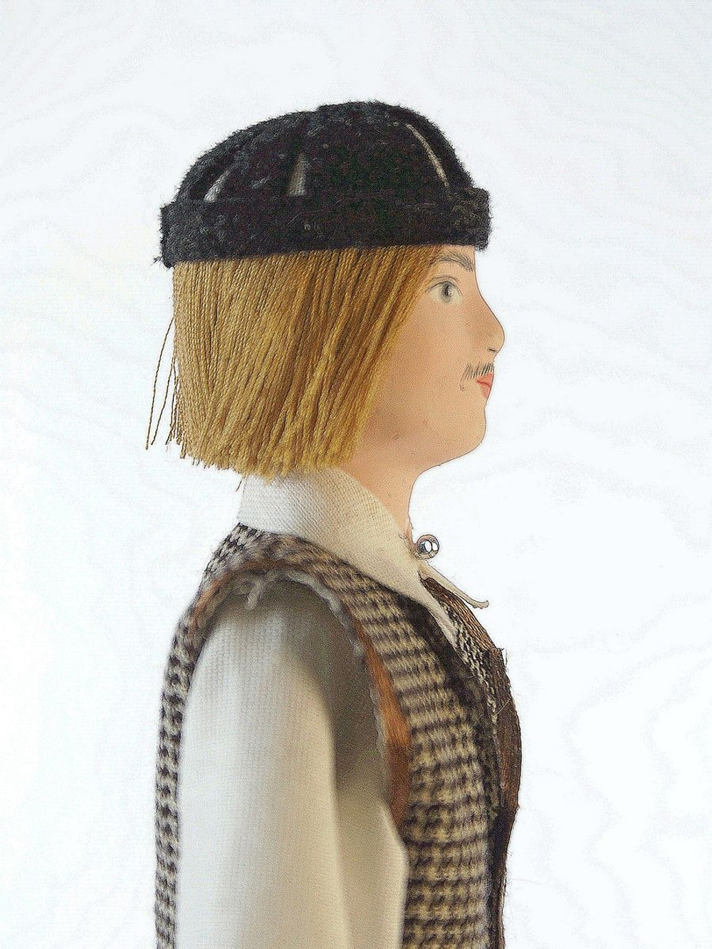 Кукла коллекционная Эстонец в традиционном костюме