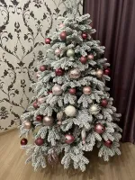 Заснеженная ель с гирляндой «Камчатская» теплый свет (Литая+пвх) 4 м