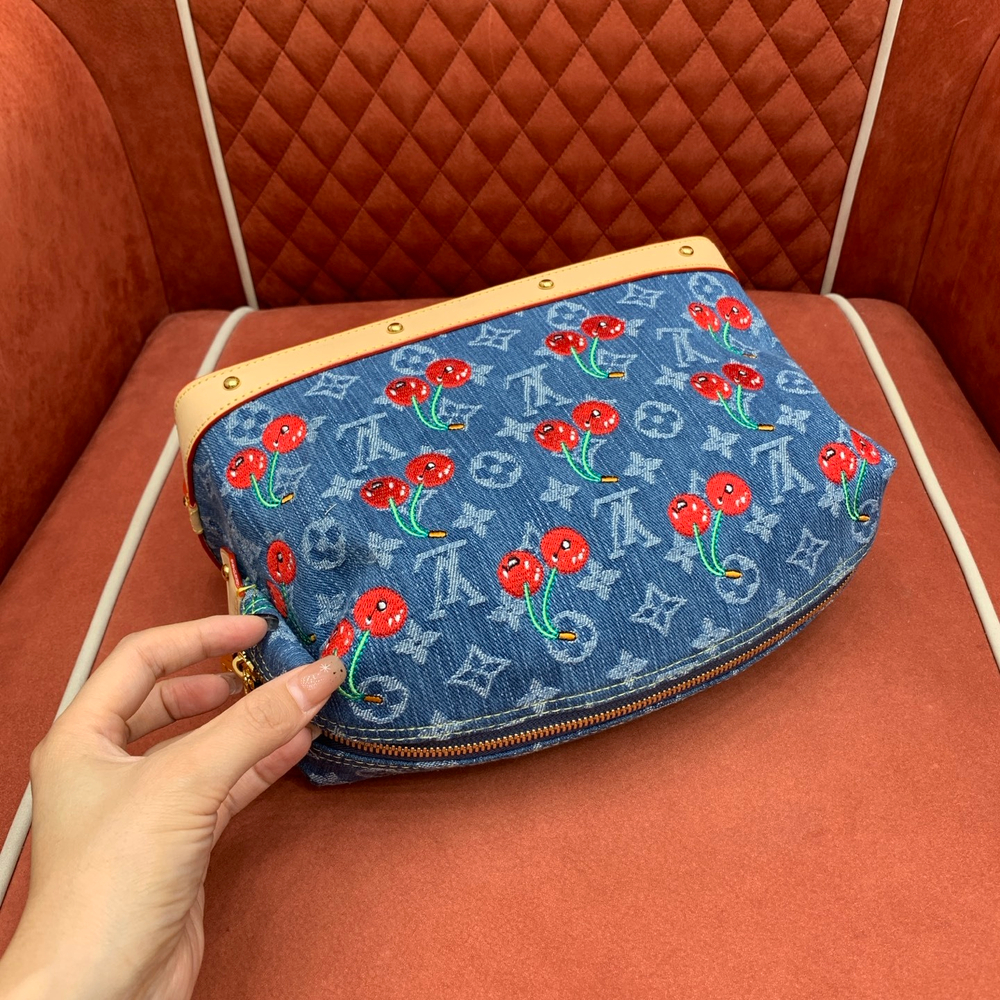 Louis Vuitton Pochette Cosmetique GM