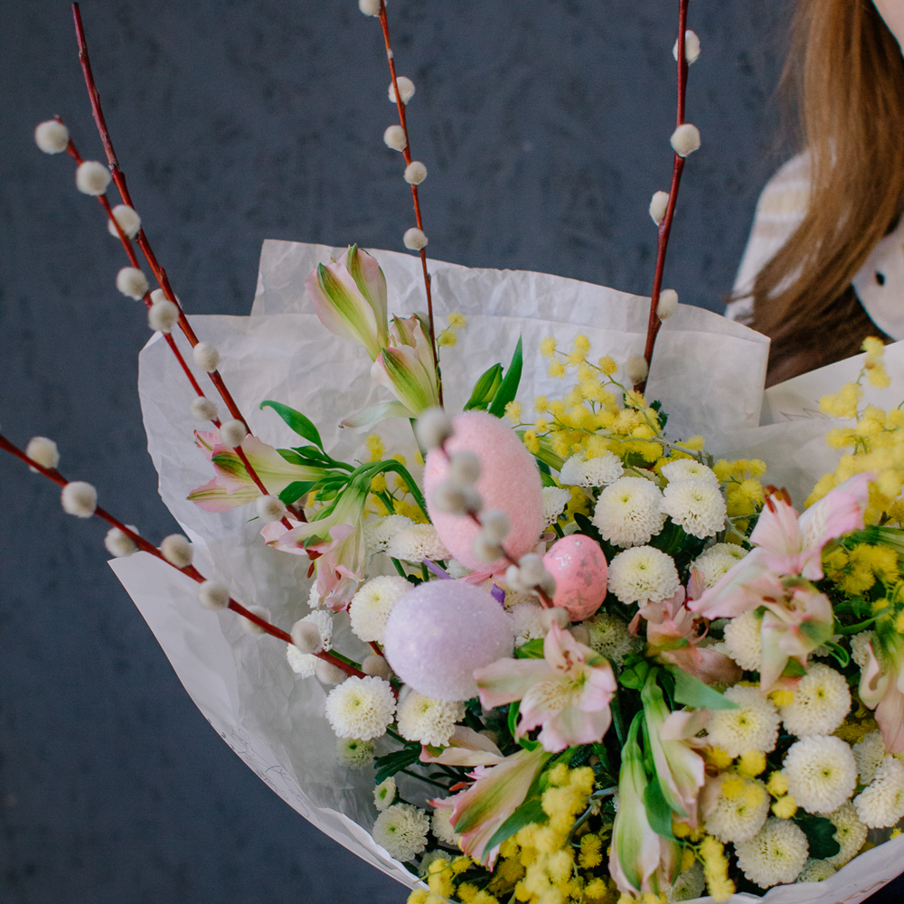 161. Весенний пасхальный букет с мимозой и веточками вербы