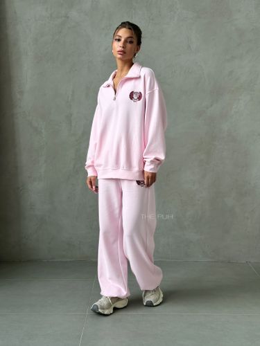 Розовый спортивный костюм с вышивкой-лого