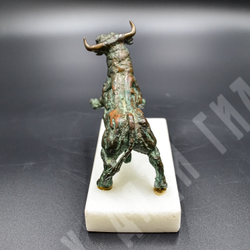 Бронзовая статуэтка быка на мраморном постаменте. Из серии «Toro». Бронза, мрамор, литьё. Испания ХХ