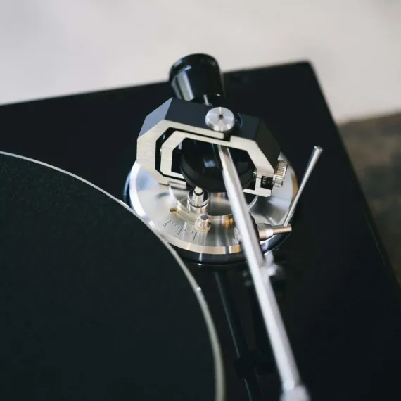 Rekkord Audio M600 (Quintet Red) Black Matt