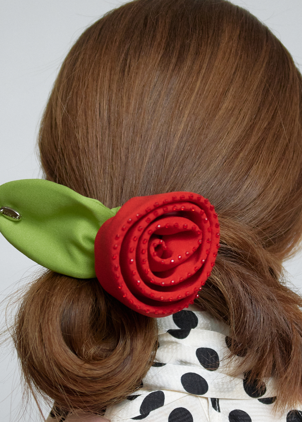 Резинка-роза красная с листиком и декором