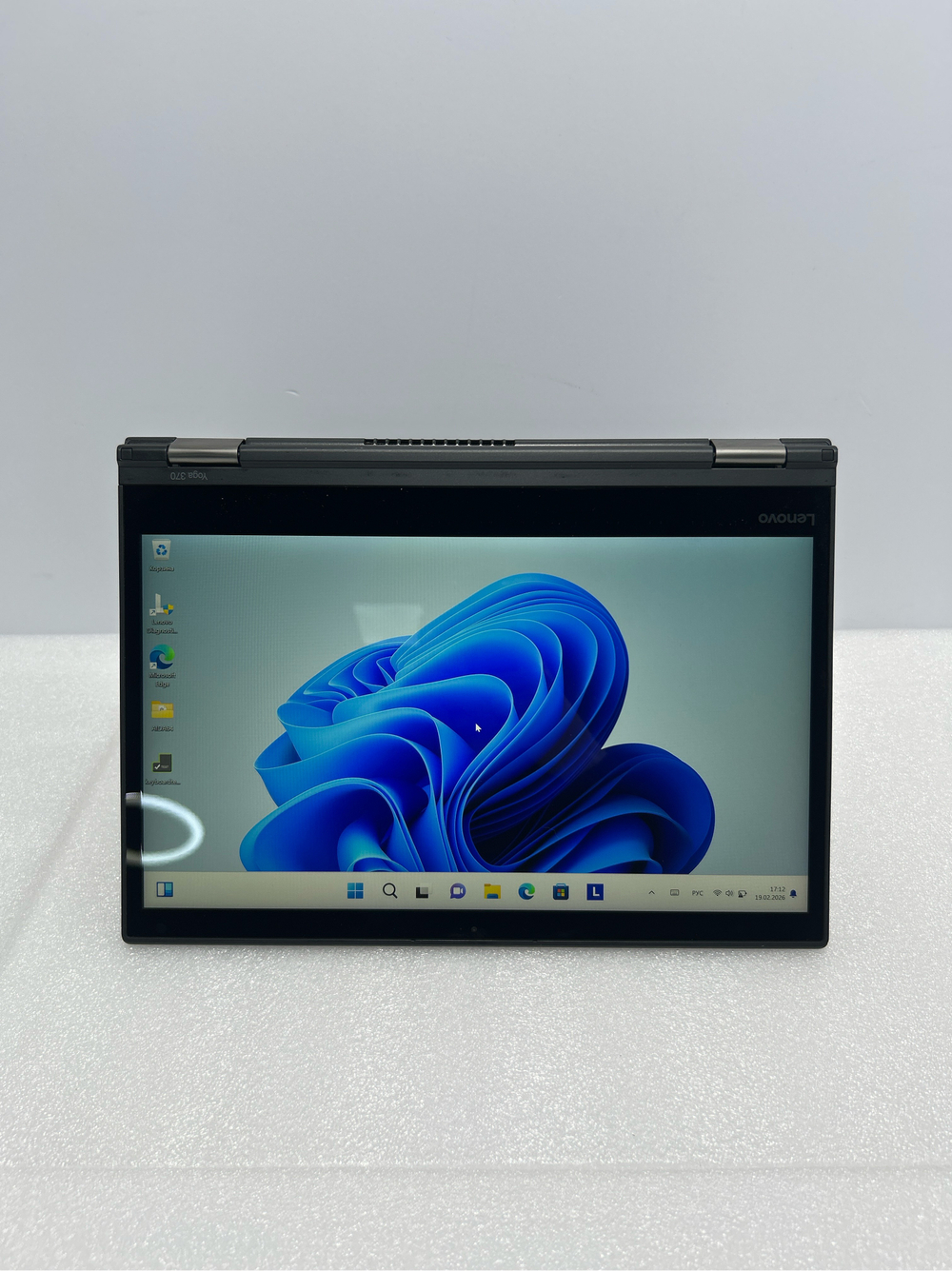 Ноутбук Lenovo Yoga 370 (20JJS2D01L) 13.3"/Intel i5 7300U/RAM 16GB/SSD 512GB/Intel HD 620/1920*1080/IPS Touch/Windows 11/Подсветка кл-ры: LED/Чёрный. Состояние: Уценка/большой след. на матрице от клавиатуры/без стилуса