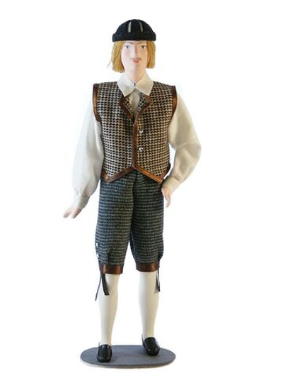 Кукла коллекционная Эстонец в традиционном костюме