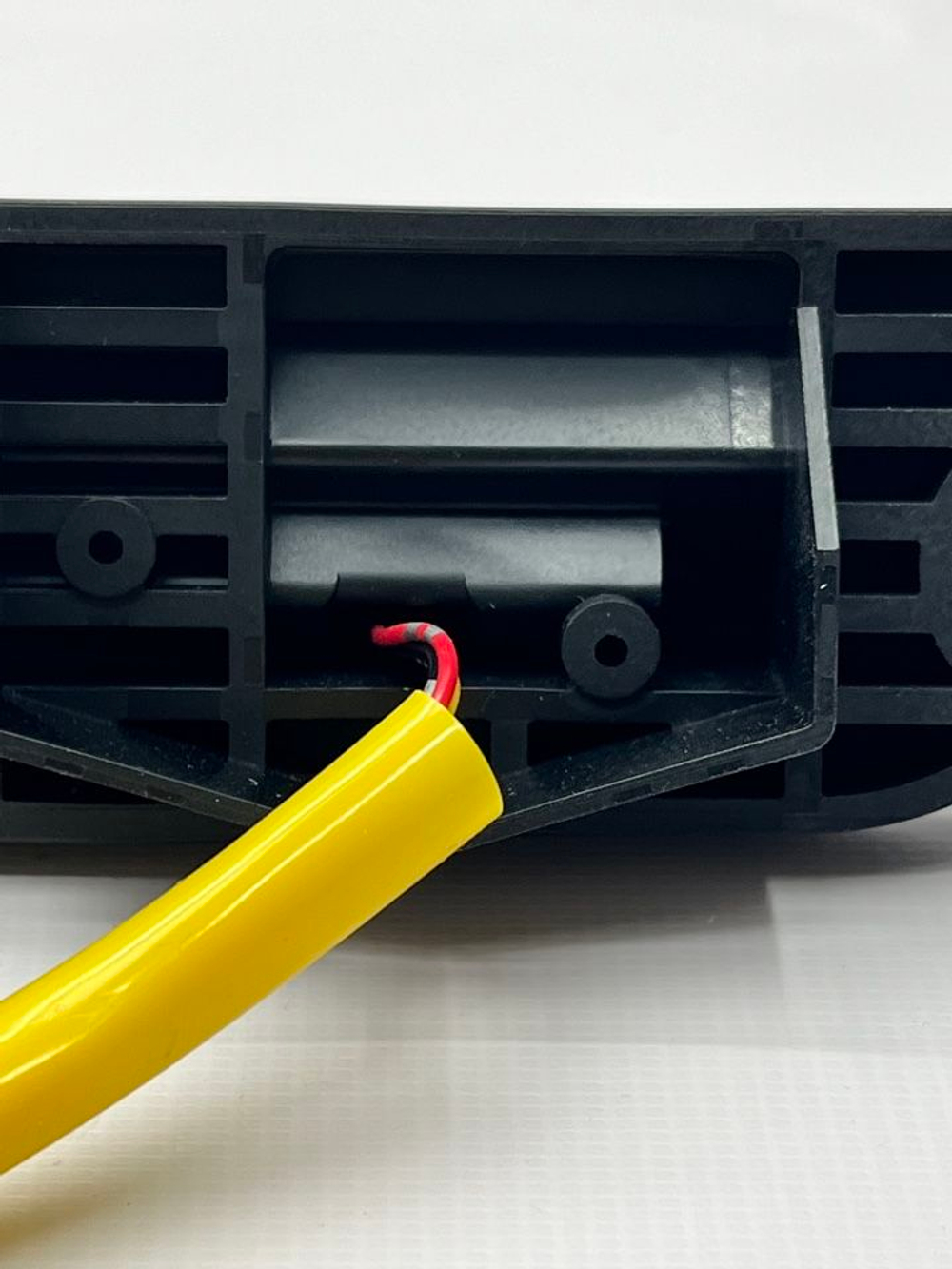 Кнопка открывания багажника Mitsubishi Outlander 5810A077. ОРИГИНАЛ.