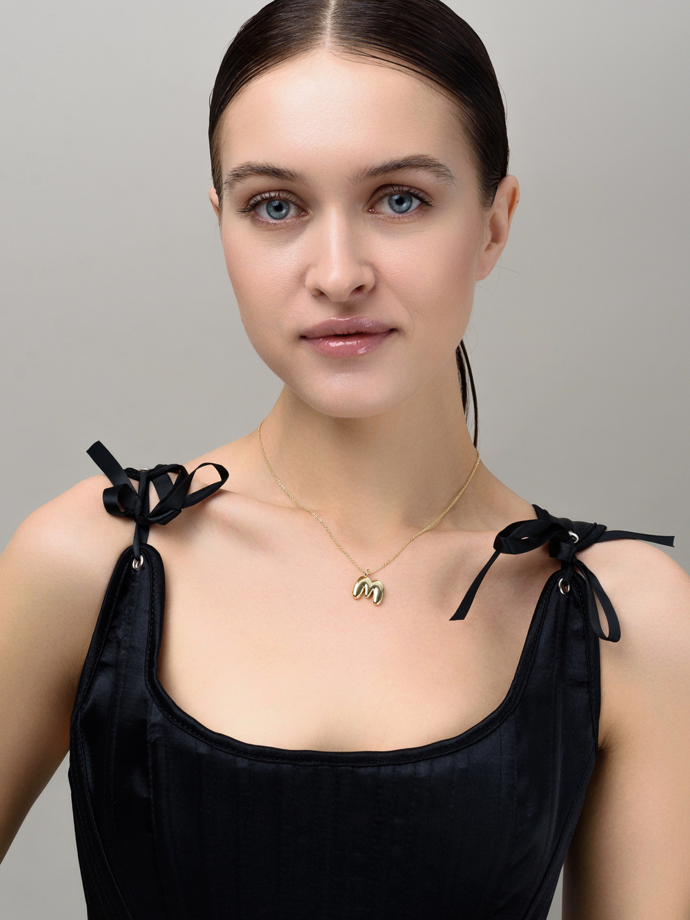 Колье с буквой М