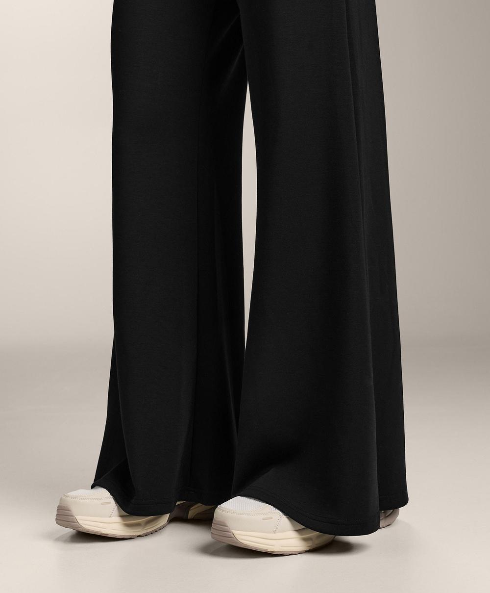 OYSHO Расклешенные брюки с мягкой на ощупь модальной тканью., черный