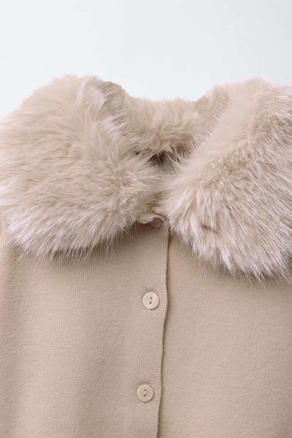 ZARA ТРИКОТАЖНЫЙ КАРДИГАН СО СЪЕМНЫМ ВОРОТНИКОМ ИЗ ИСКУССТВЕННОГО МЕХА, БЕЖЕВЫЙ