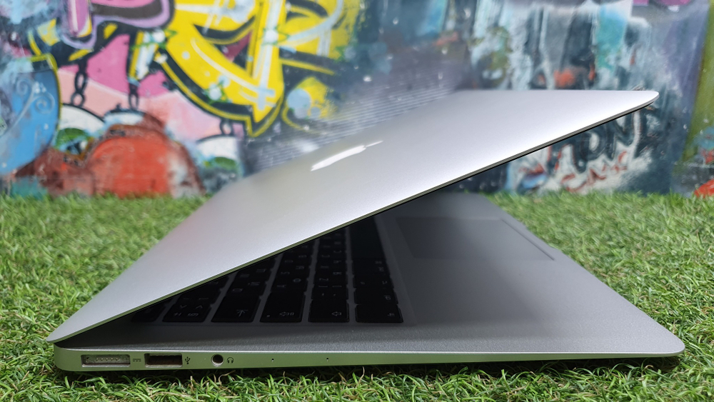 MacBook Air 13", 2013 A1466 i5/4Gb