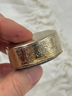 Таблетница с синей вставкой Галантная сцена