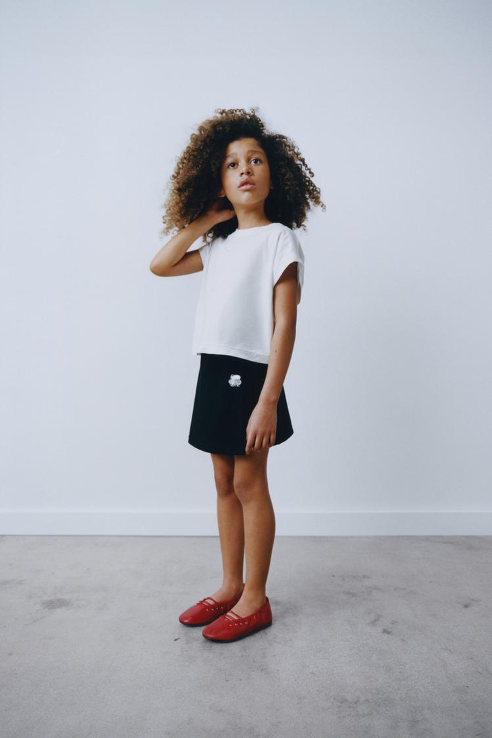 ZARA ЮБКА-ШОРТЫ С ЦВЕТОЧНЫМ ПРИНТОМ, ЧЕРНЫЙ