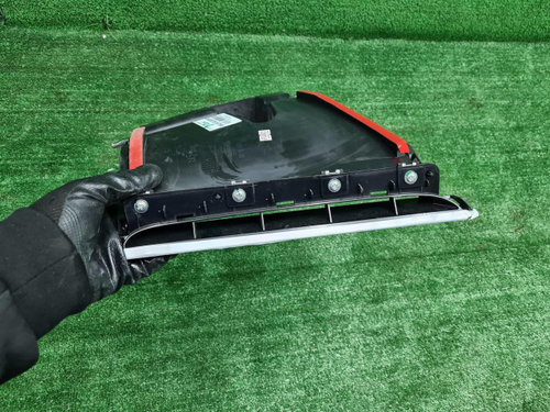 Воздуховод переднего бампера Hongqi E-HS9 (20-нв)