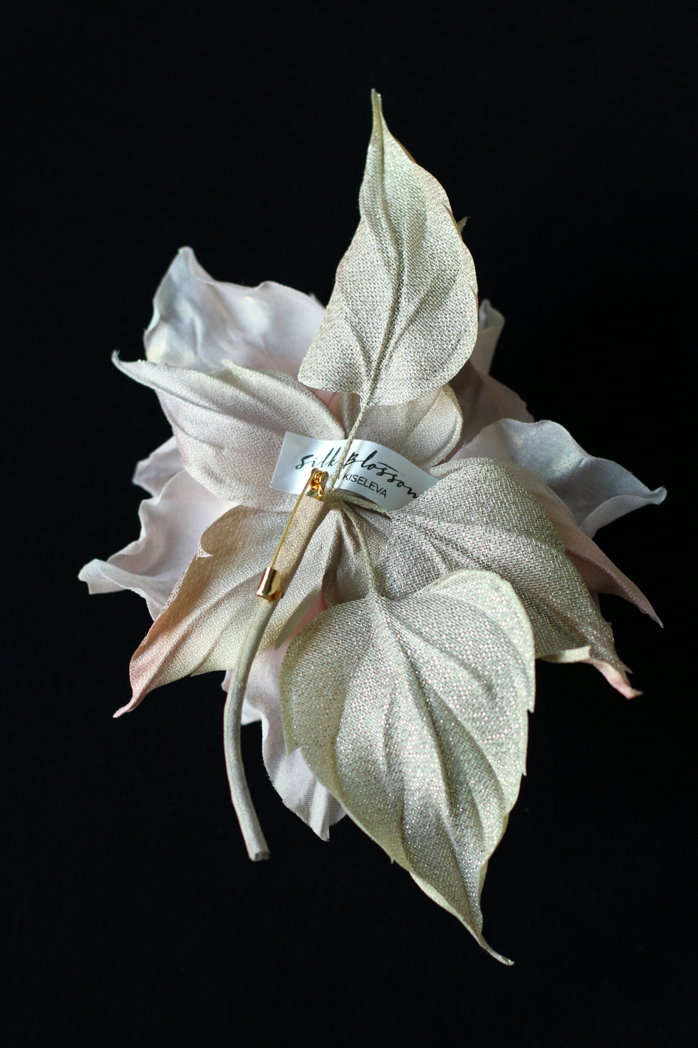 Брошь из шелка Роза Colette