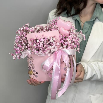 Цветы в сумке из розовой гипсофилы