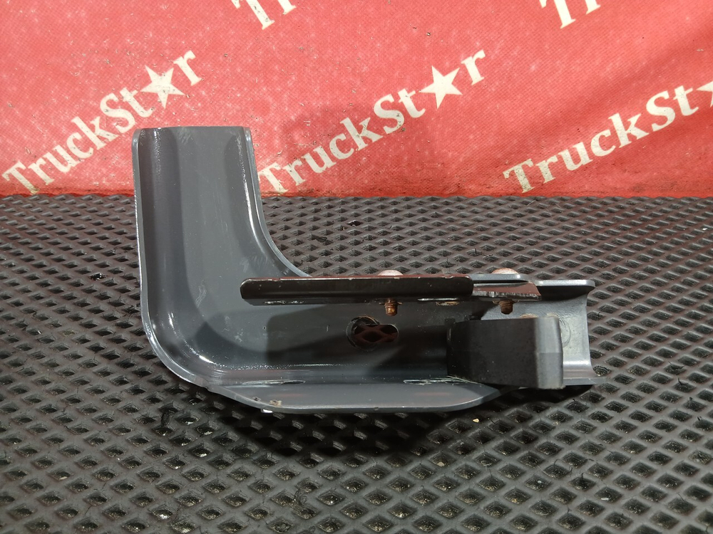 Кронштейн корпуса подножки правый