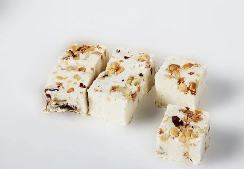 Пищмание UGURLU ванильное с фундуком и изюмом 120 гр.