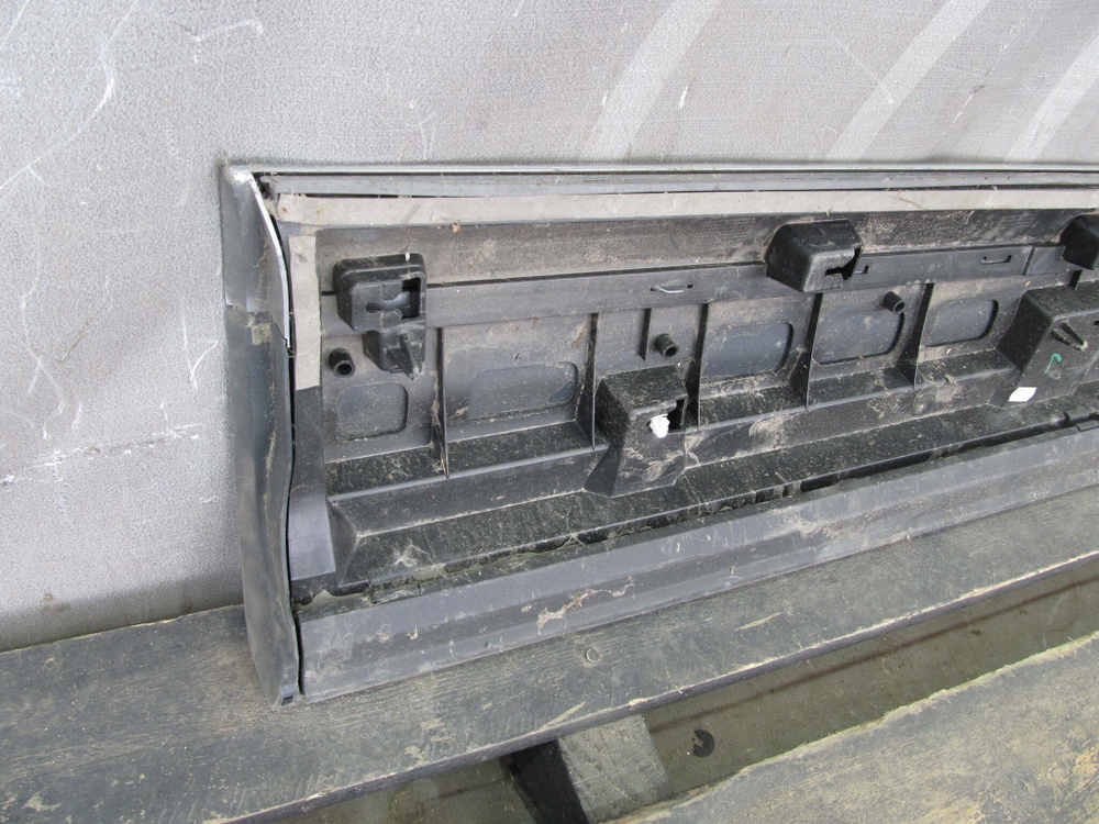 Накладка двери передняя Audi Q7 (4M)  Б/У Оригинал 4m0853959