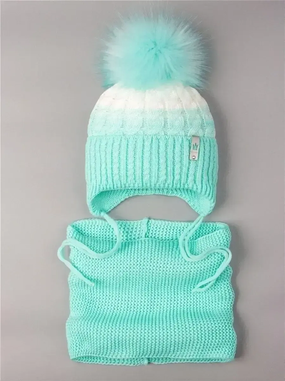 Шапка зимняя вязаная с помпоном и снуд для девочки