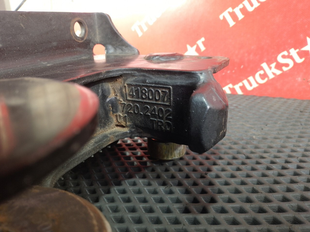 Кронштейн (дефект) торсиона кабины правый 2024г.