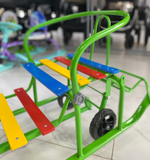 Санки "Погодки УНИВЕРСАЛ" с механизм. выдв. колес. шасси, зеленая рама, разноцветный