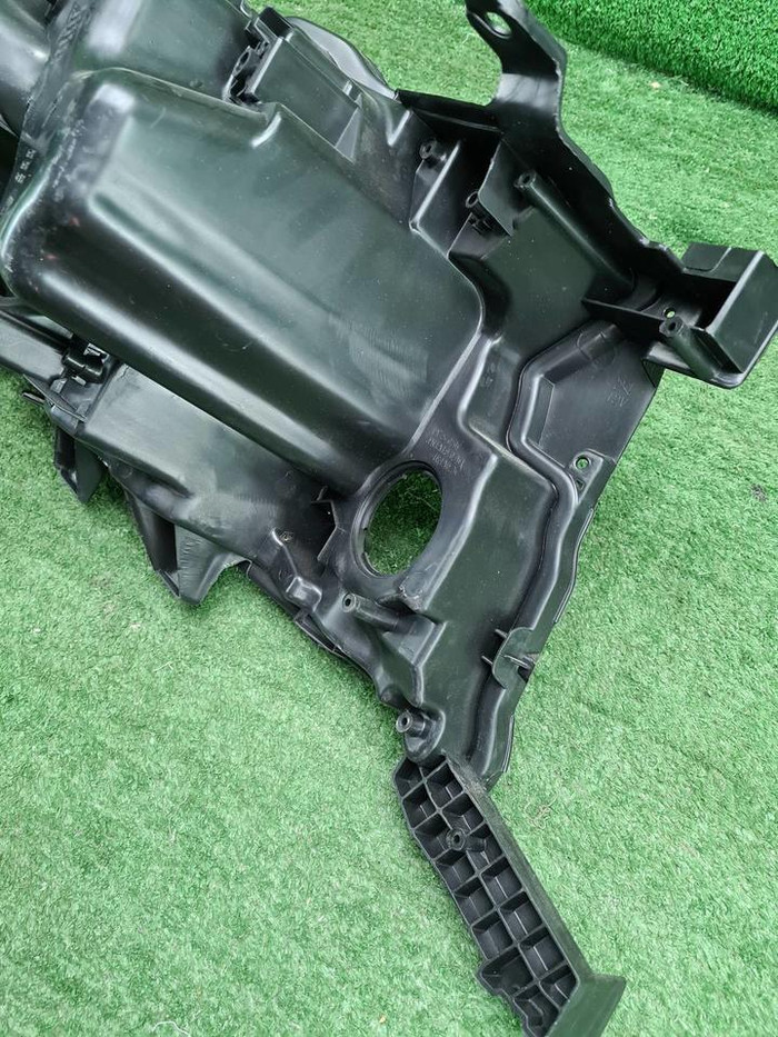 Корпус фары левый Toyota Land Cruiser 200 (15-21)