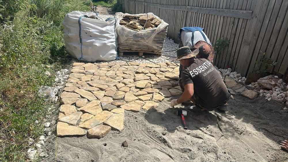 Это особенно актуально для горных дорог или при реставрации старых мостовых, которые уже подверглись природной стирании