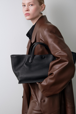 Плащ из экокожи коричневый