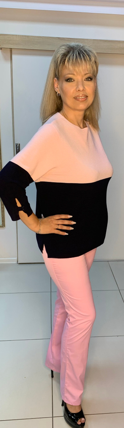 Джемпер комбинированной расцветки с розовым верхом