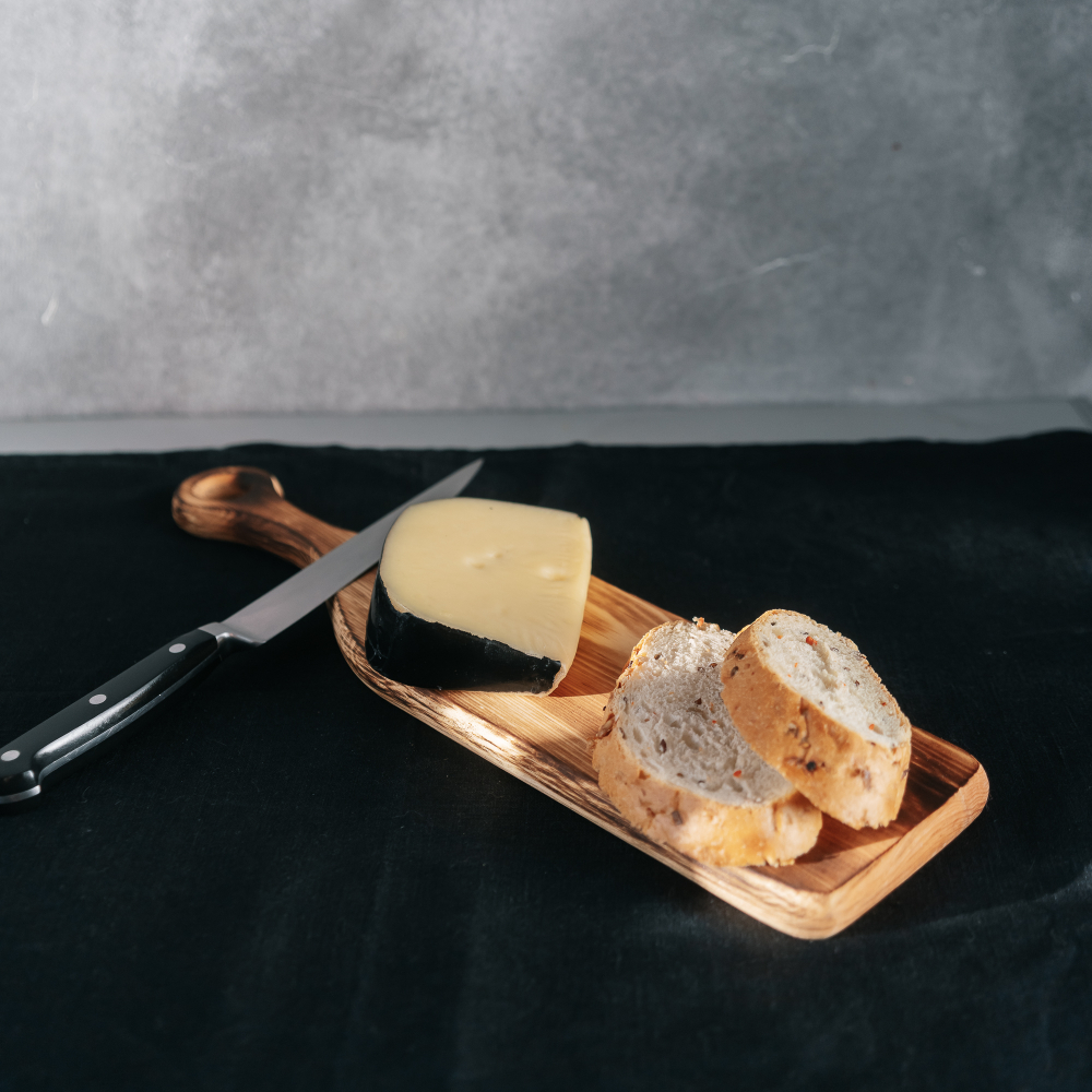 Деревянная доска из цельного куска древесины сибирского кедра. RD67