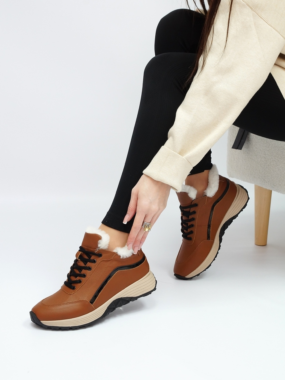 Кроссовки женские зимние