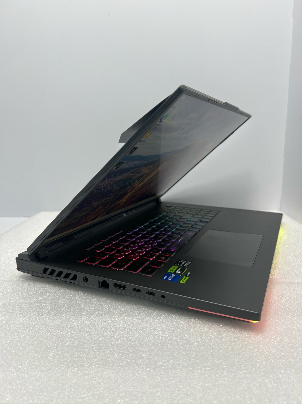 Ноутбук игровой ASUS ROG Strix G18 G814JV-N6186W (90NR0CM1-M00CH0) 18"/Intel Core i7-13650HX/RAM 16GB/SSD 1024GB/GeForce RTX 4060/2560x1600/IPS/240Hz/Windows 11/Подсветка кл-ры: RGB/Серый. Состояние: B1