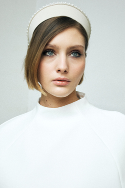 Кокошник молочный с жемчужным декором