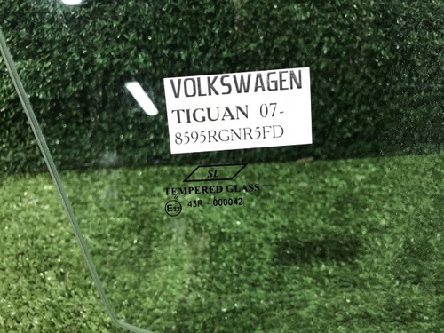 Стекло двери переднее правое VW Tiguan (2007-2018) SL