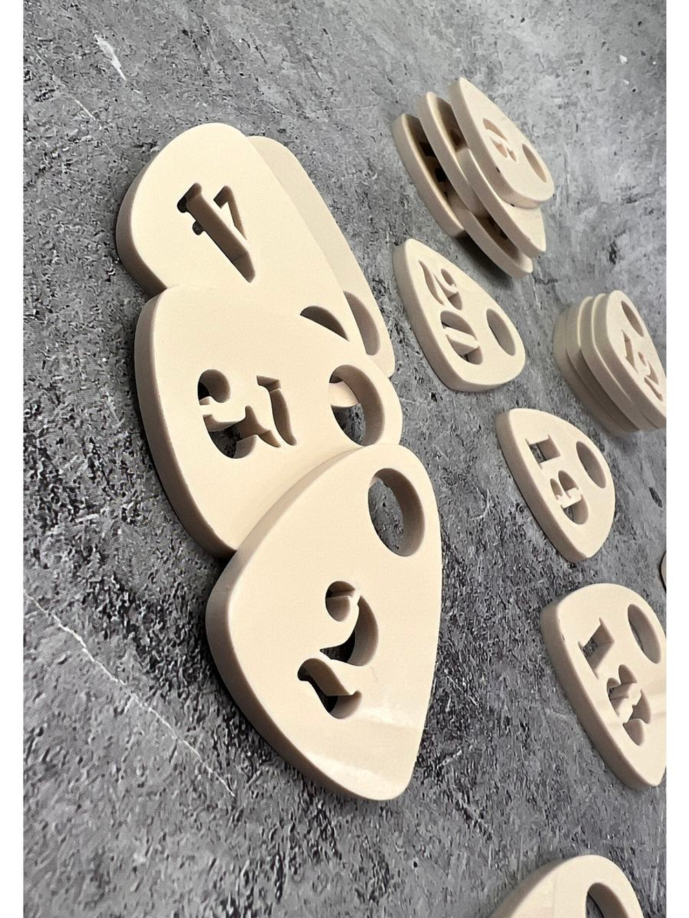 Номерки для гардероба прорезные