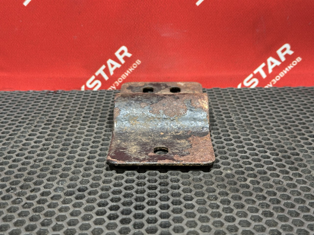 Кронштейн крыла заднего