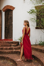 Длинное платье с V-образным вырезом (красное)