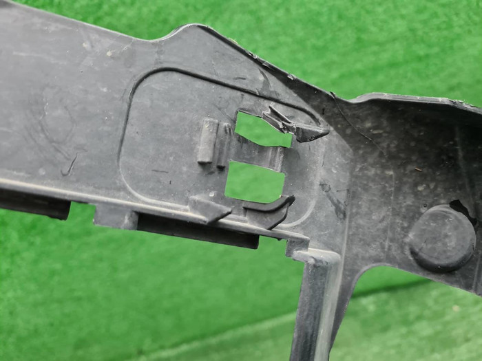 Кронштейн переднего бампера BMW 5er G30 (17-20)