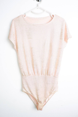 Боди MoreMio нежного цвета, маркировка S, визуально на 44 размер