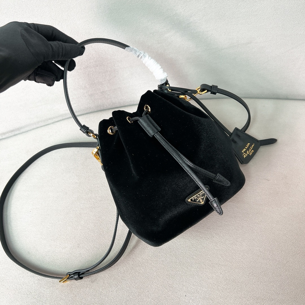 Prada Re-Edition 1978 Bag 19 cm