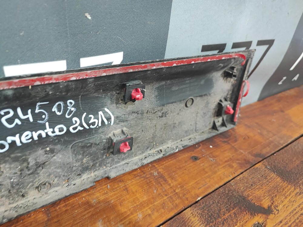 Накладка двери задней левой Kia Sorento 2 (XM) 09-20 Б/У Оригинал 877332P000