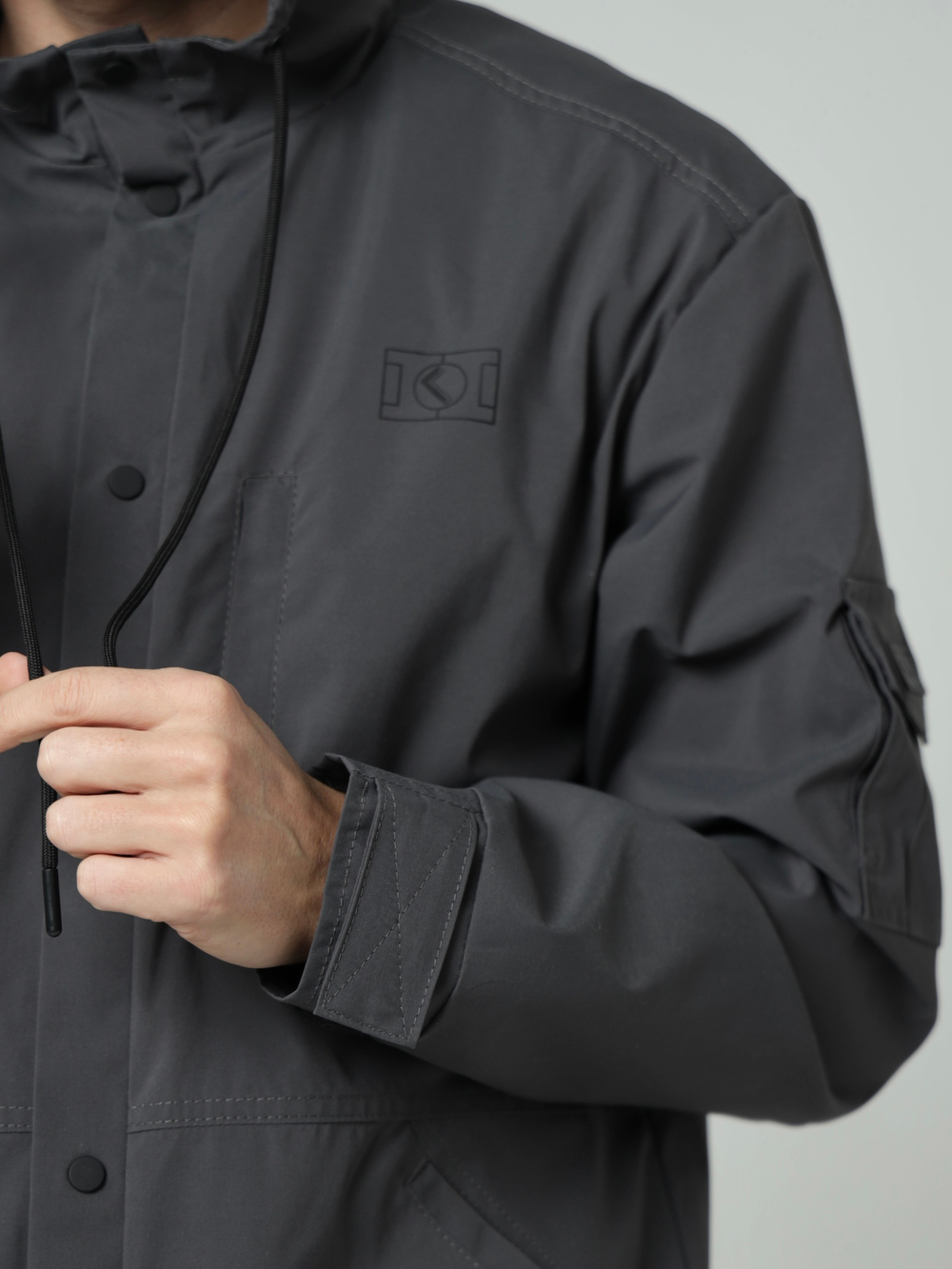 Ветровка с капюшоном серая Город Горький