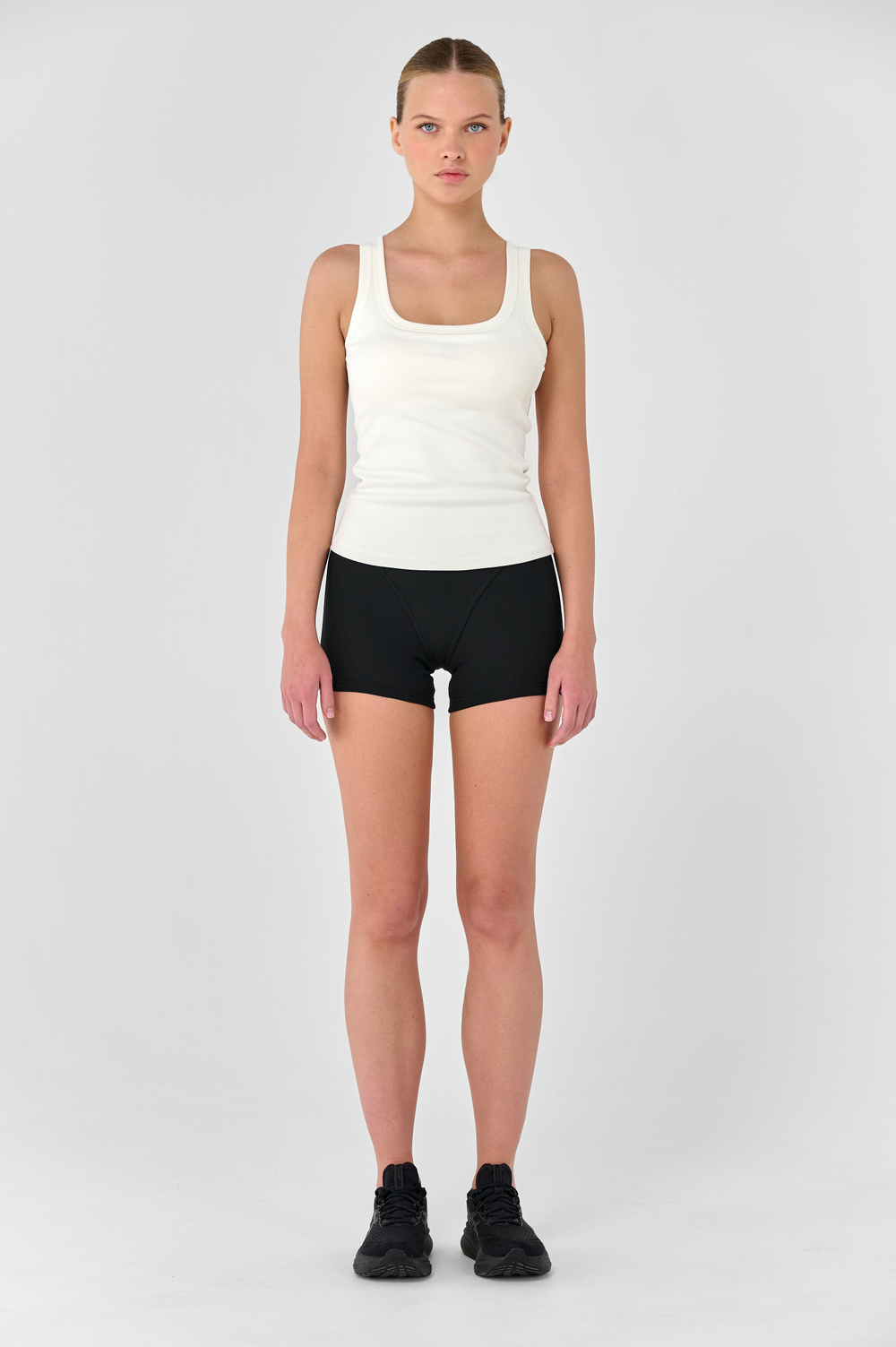 Майка с квадратным вырезом с чашками