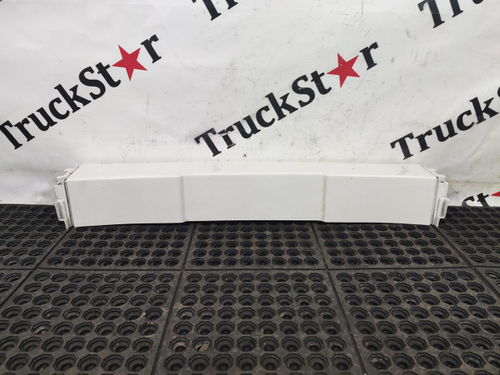 Накладка бампера верхняя средняя часть