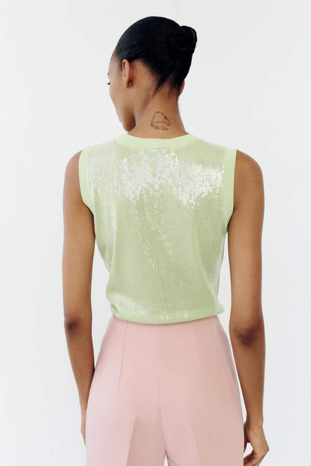 ZARA ТРИКОТАЖНЫЙ ТОП С ПАЙЕТКАМИ БЕЗ РУКАВОВ, СВЕТЛО-ЗЕЛЕНЫЙ