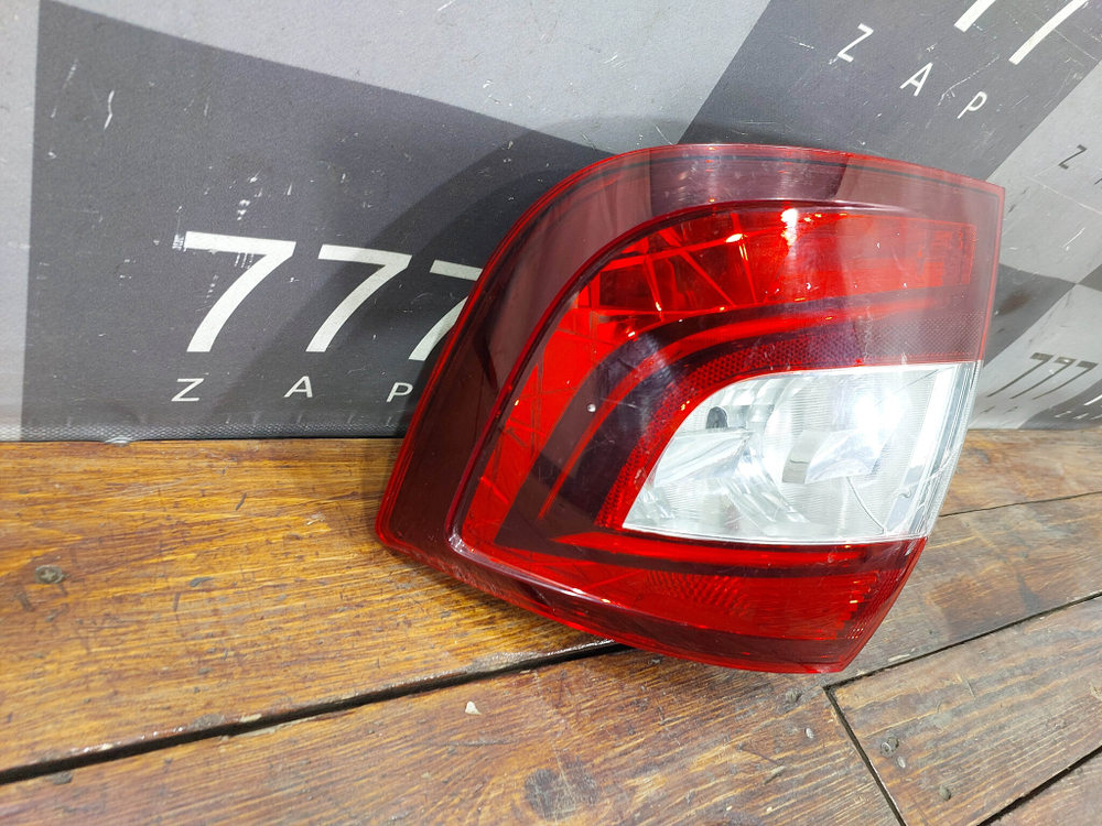 Фонарь зaдний пpавый с дефектом Skoda Rapid 1 17-20 Б/У Оригинал 5JH945208