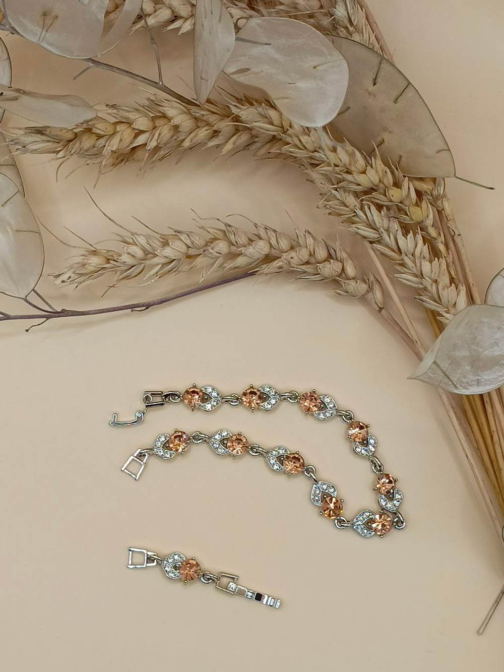 Браслет с цирконием в форме Цветка.