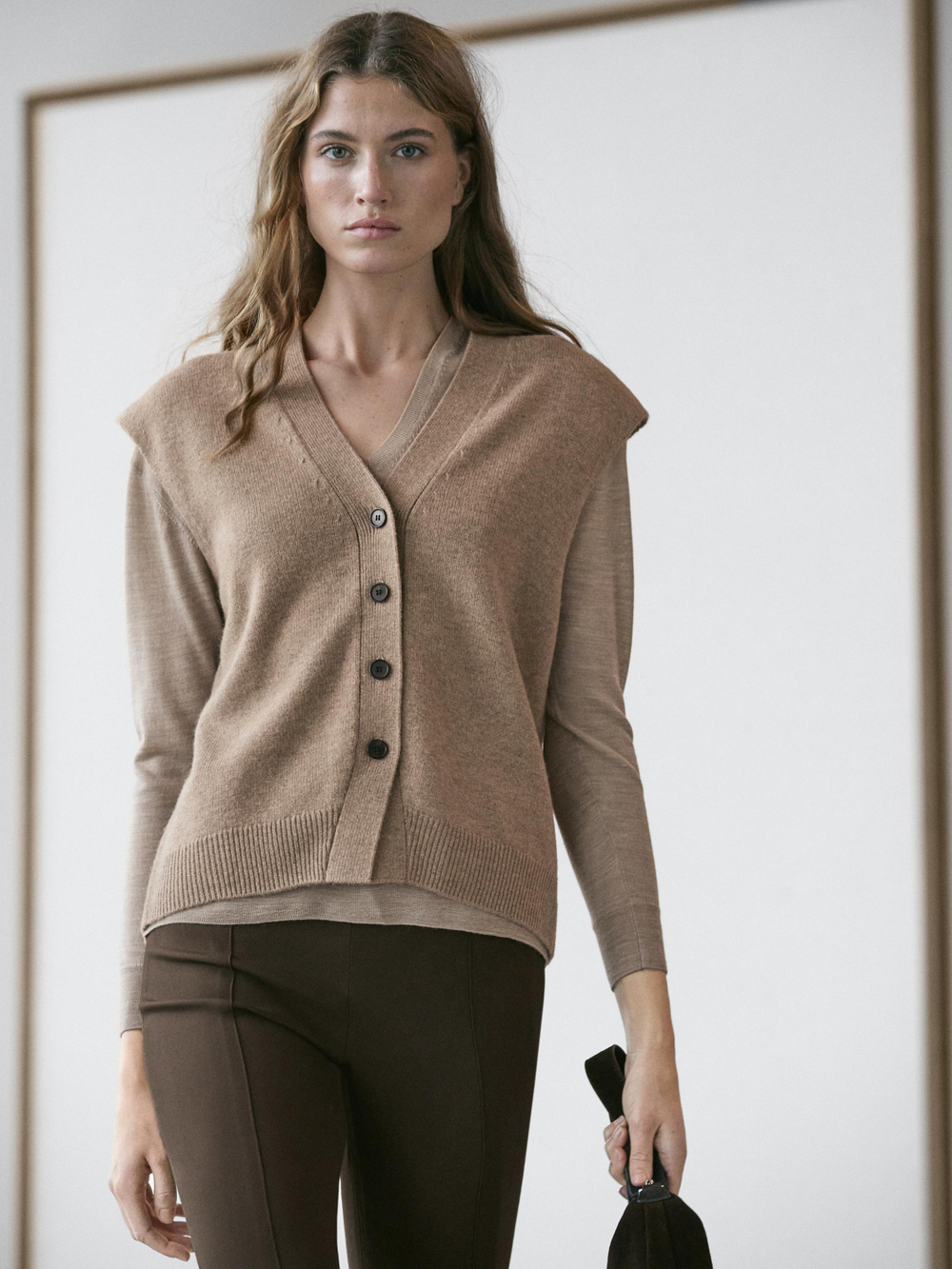 Massimo Dutti Вязаный жилет из шерстяной смеси с V-образным вырезом, норка